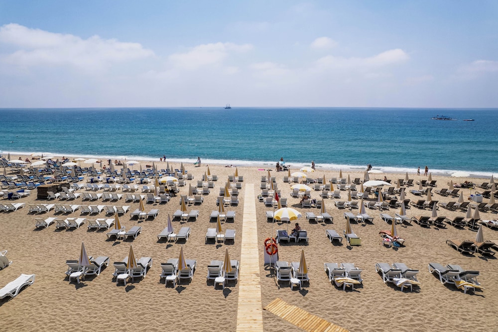 Elysee Beach Hotel — Beach in Alanya