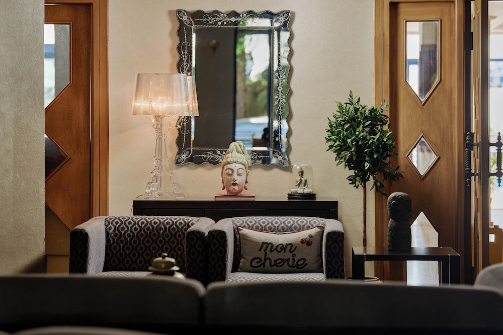 Elysee Beach Hotel — Hotel rooms in Alanya