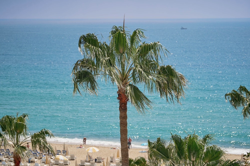 Elysee Beach Hotel — Beach in Alanya