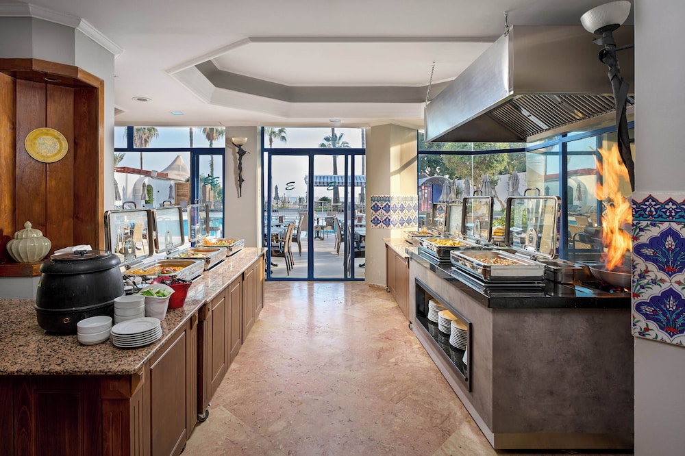 Elysee Beach Hotel — Restaurant & bars in Alanya
