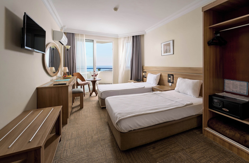 Elysee Beach Hotel — Hotel rooms in Alanya