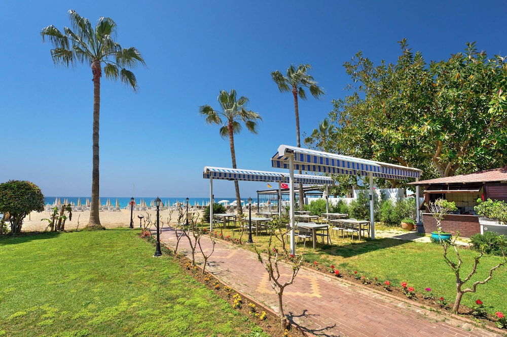 Elysee Beach Hotel — Beach in Alanya