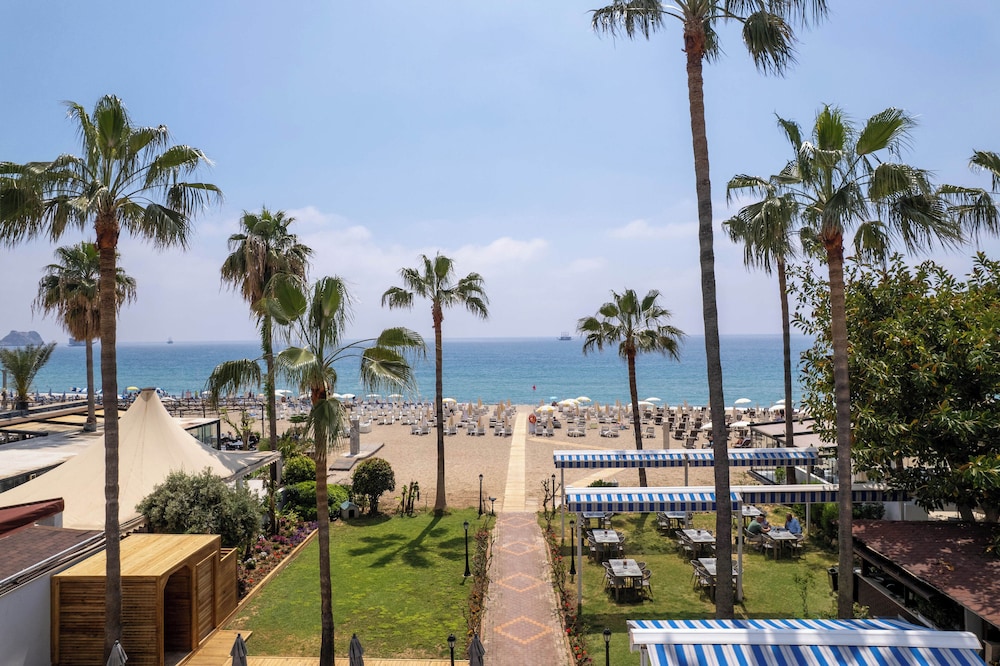 Elysee Beach Hotel — Beach in Alanya