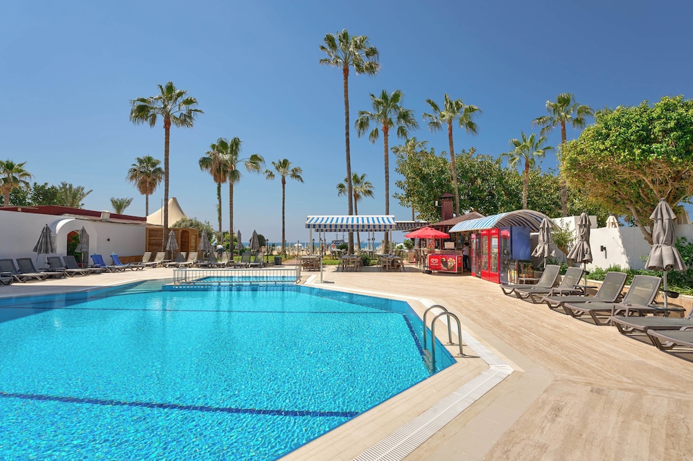 Elysee Beach Hotel — Swimming pool in Alanya