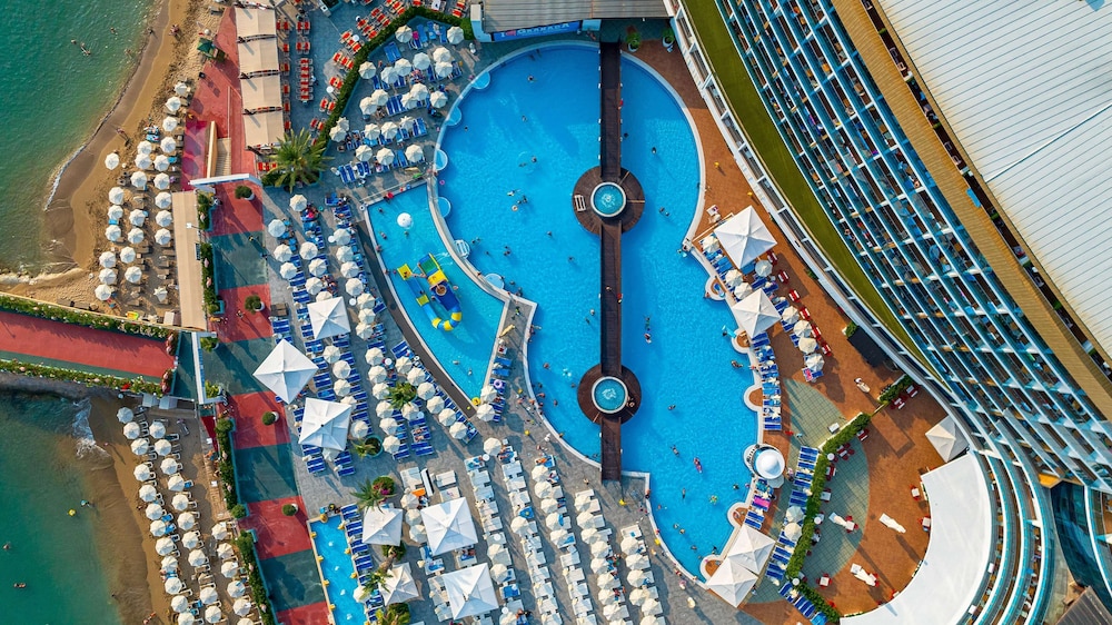 Granada Luxury Resort Okurcalar - All Inclusive — Swimming pool in Okurcalar
