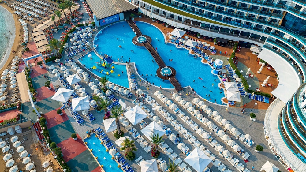 Granada Luxury Resort Okurcalar - All Inclusive — Swimming pool in Okurcalar