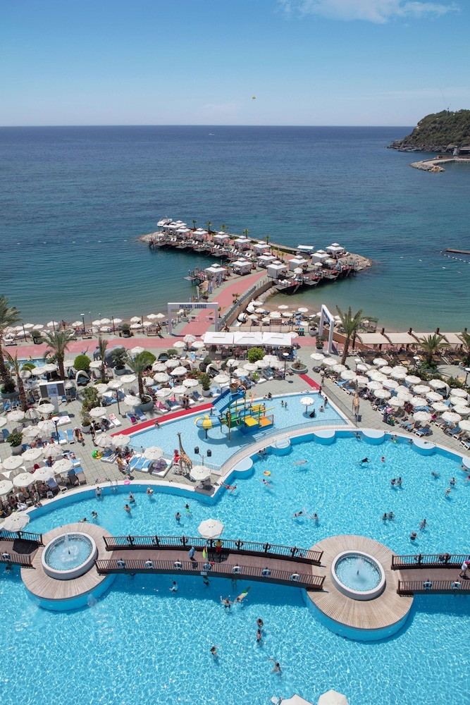 Granada Luxury Resort Okurcalar - All Inclusive — Swimming pool in Okurcalar