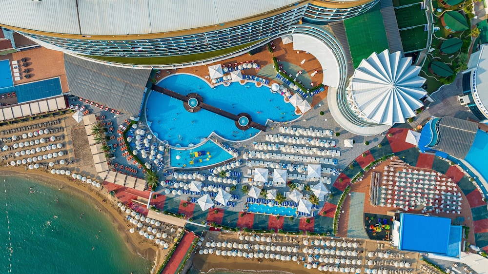 Granada Luxury Resort Okurcalar - All Inclusive — Swimming pool in Okurcalar