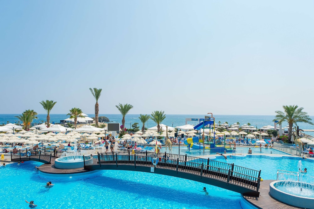 Granada Luxury Resort Okurcalar - All Inclusive — Swimming pool in Okurcalar