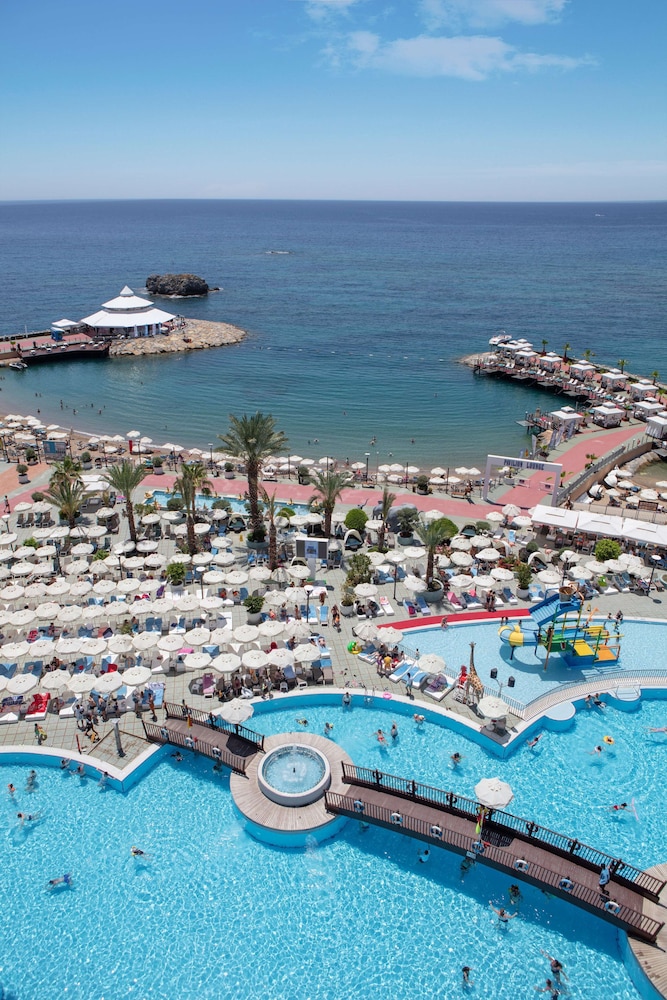 Granada Luxury Resort Okurcalar - All Inclusive — Swimming pool in Okurcalar