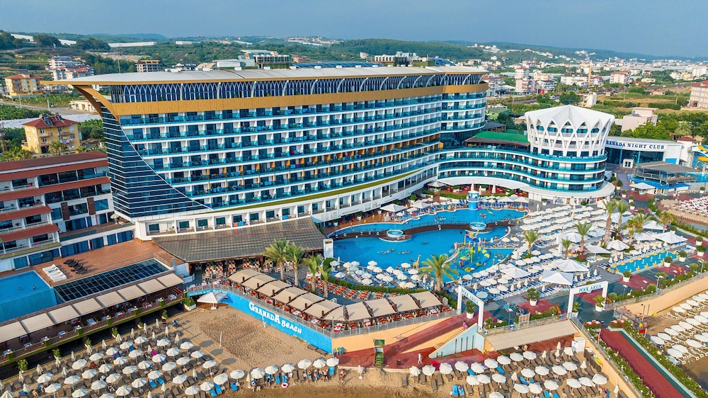 Granada Luxury Resort Okurcalar - All Inclusive — Hotel building in Okurcalar