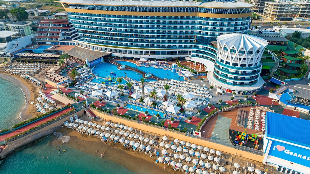 Granada Luxury Resort Okurcalar - All Inclusive — Swimming pool in Okurcalar
