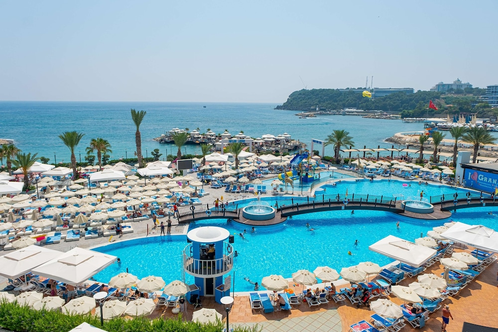 Granada Luxury Resort Okurcalar - All Inclusive — Swimming pool in Okurcalar