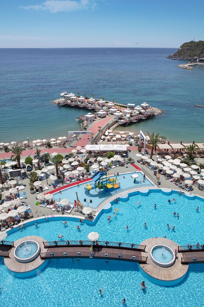 Granada Luxury Resort Okurcalar - All Inclusive — Swimming pool in Okurcalar
