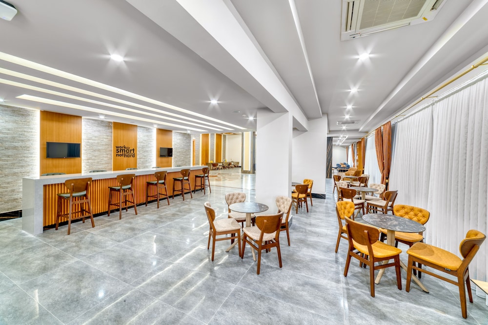 Kahya Hotel — Restaurant & bars in Alanya