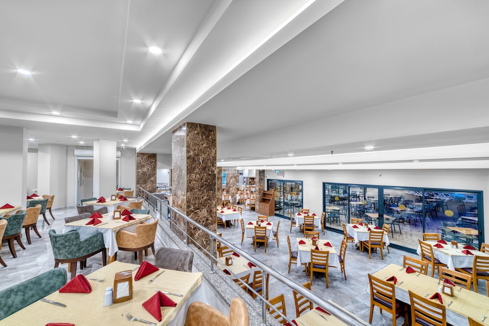 Kahya Hotel — Restaurant & bars in Alanya