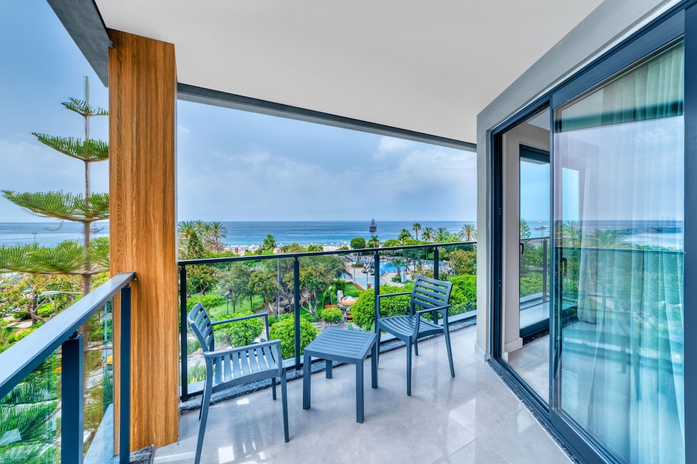 Kahya Hotel — Hotel rooms in Alanya