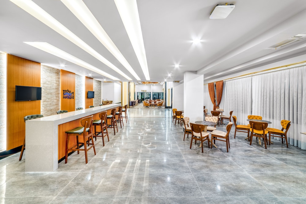 Kahya Hotel — Restaurant & bars in Alanya