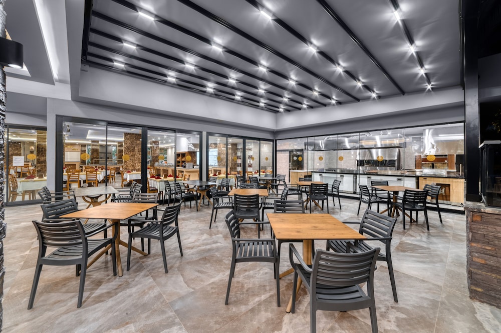 Kahya Hotel — Restaurant & bars in Alanya