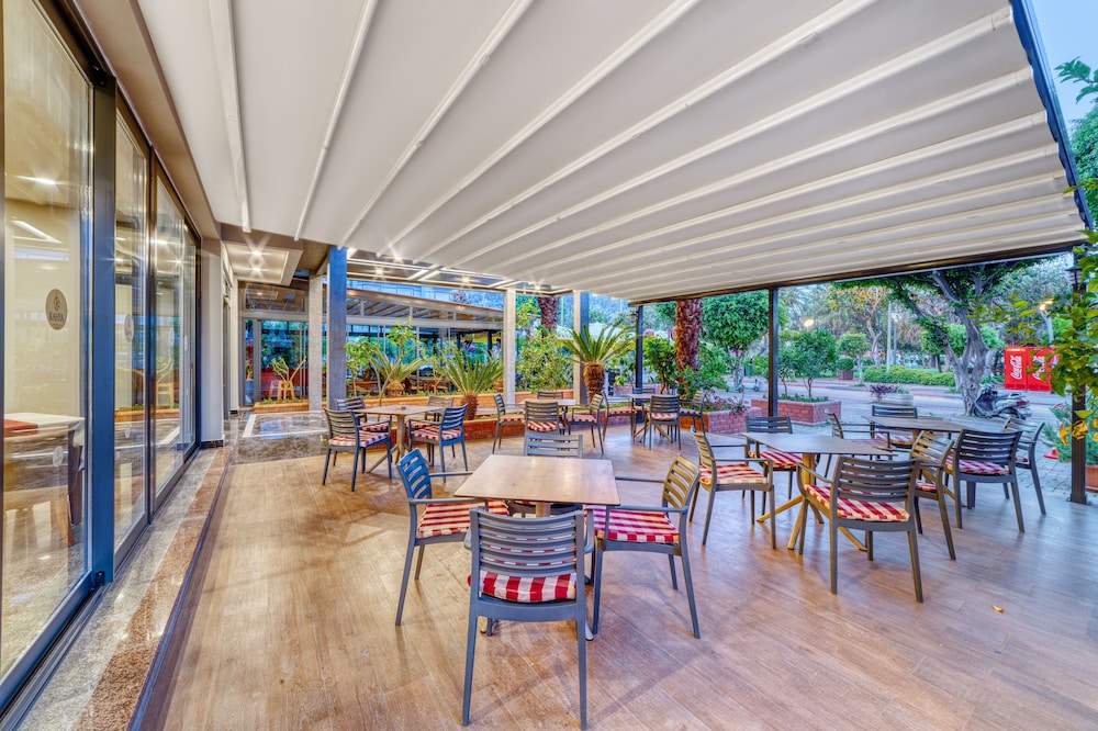 Kahya Hotel — Restaurant & bars in Alanya
