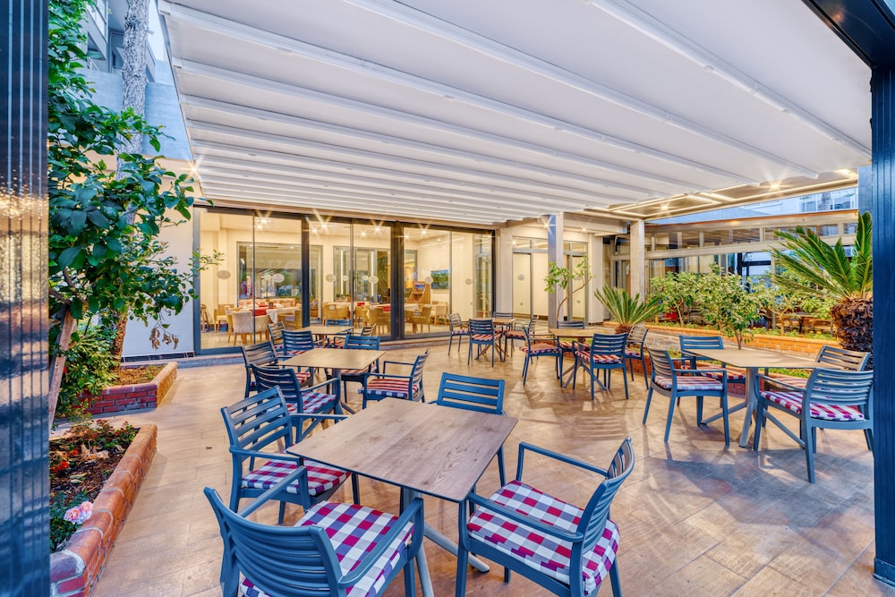 Kahya Hotel — Restaurant & bars in Alanya