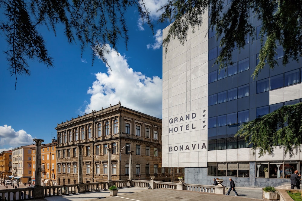 Grand Hotel Bonavia - zdjęcie 2