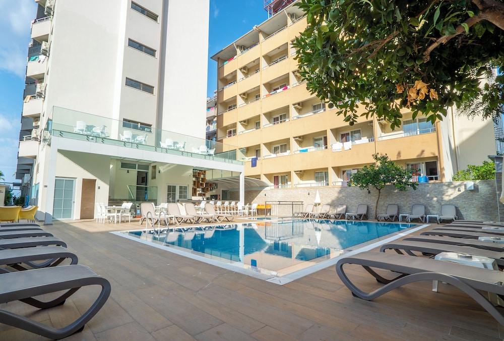 Kleopatra Celine Hotel — Swimming pool in Alanya