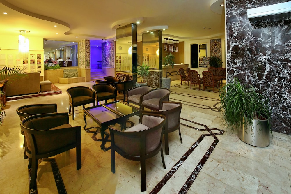 Kleopatra Celine Hotel — Hotel building in Alanya