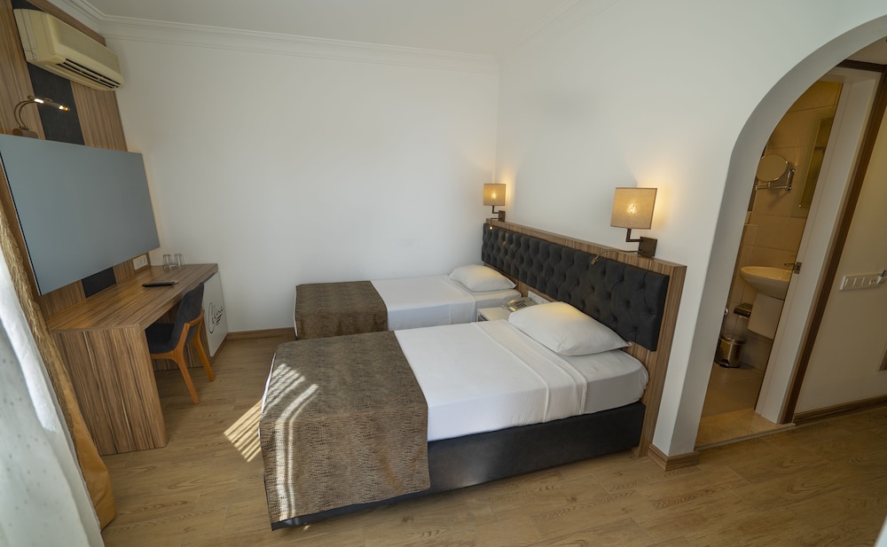 Kleopatra Celine Hotel — Hotel rooms in Alanya