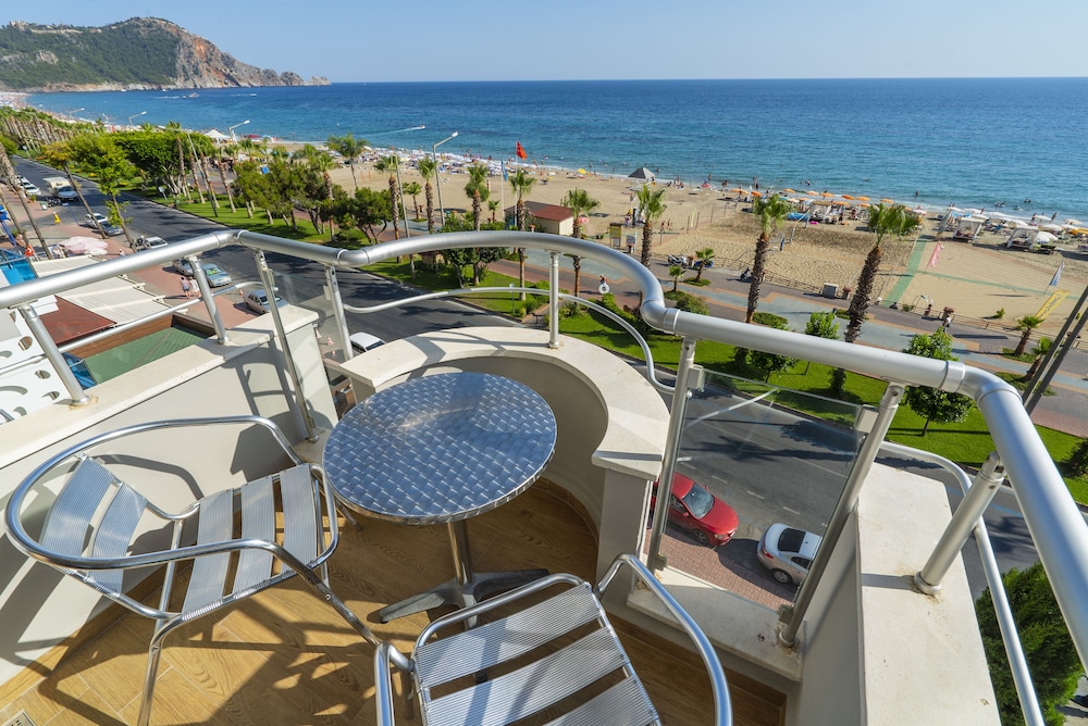 Kleopatra Celine Hotel — Beach in Alanya