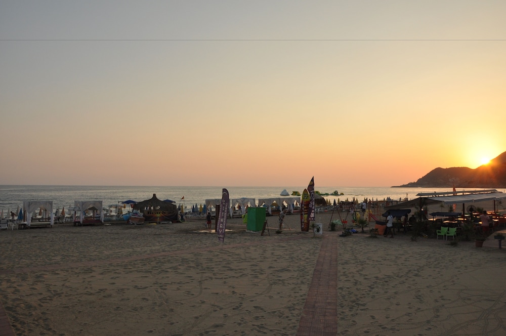 Kleopatra Celine Hotel — Beach in Alanya
