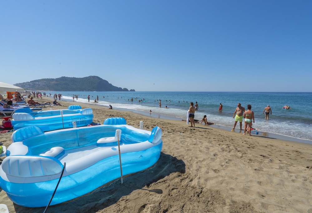 Kleopatra Celine Hotel — Beach in Alanya