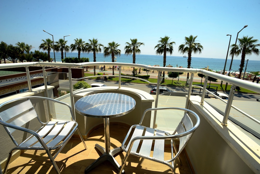 Kleopatra Celine Hotel — Beach in Alanya