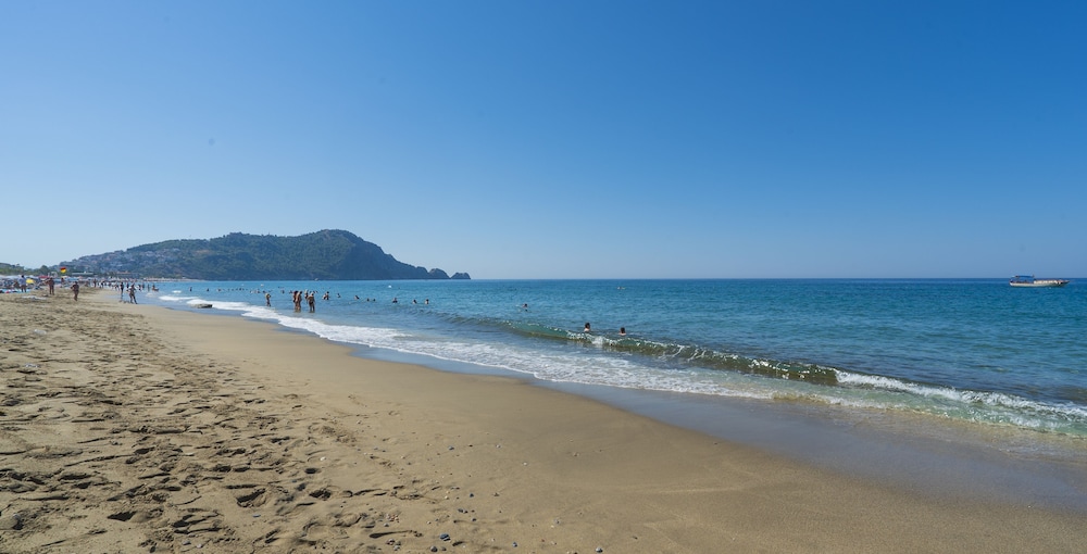 Kleopatra Celine Hotel — Beach in Alanya