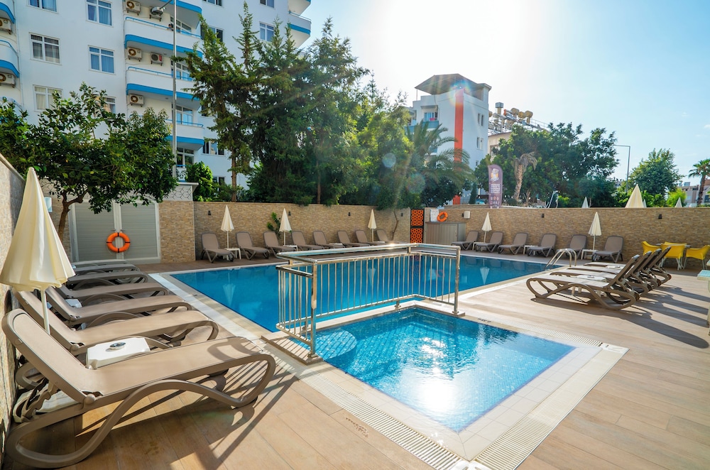 Kleopatra Celine Hotel — Main photo in Alanya