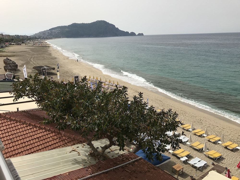 Muz Hotel - All Inclusive — Beach in Alanya