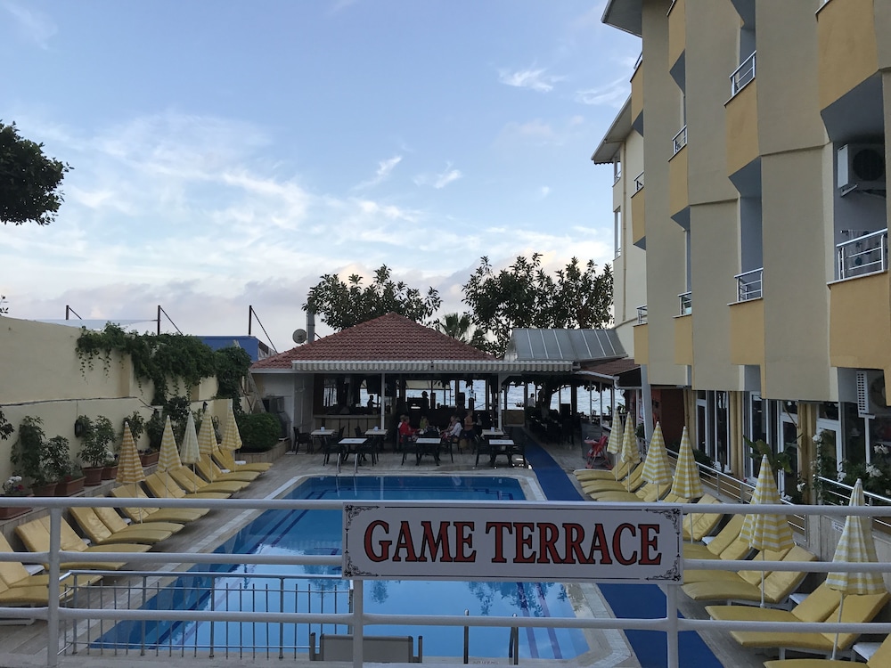 Muz Hotel - All Inclusive — Swimming pool in Alanya