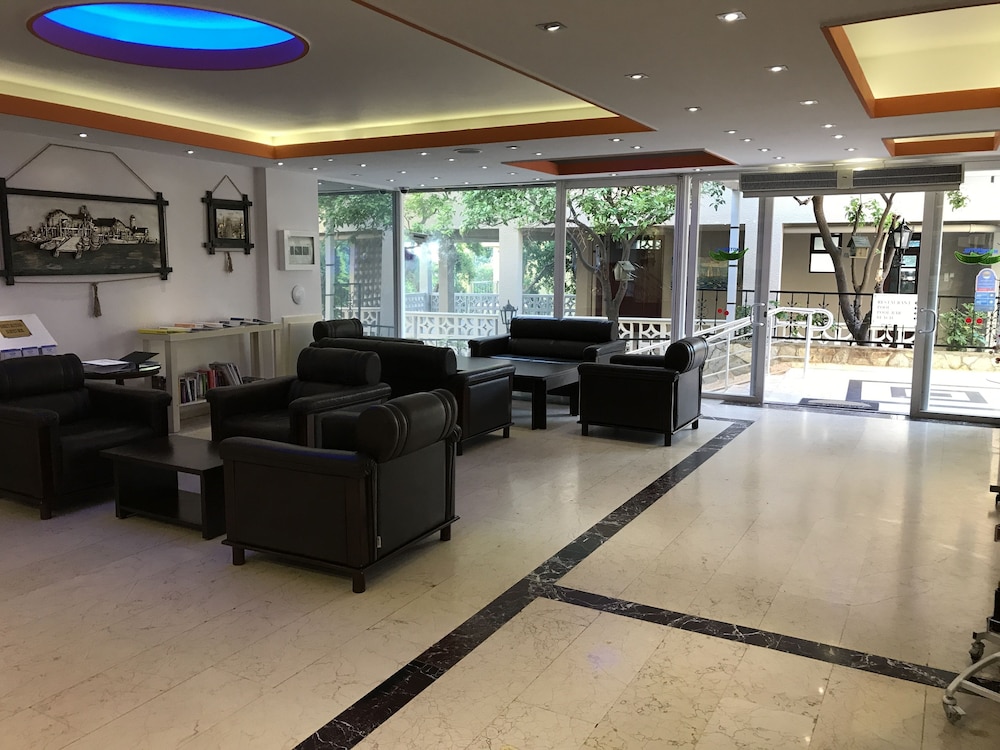 Muz Hotel - All Inclusive — Hotel building in Alanya