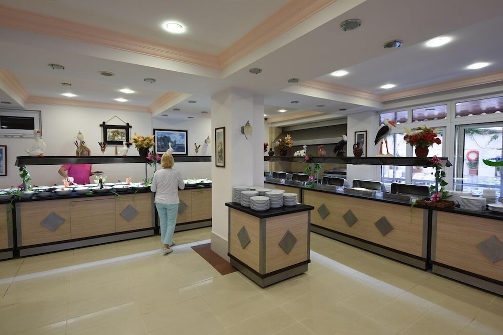 Muz Hotel - All Inclusive — Restaurant & bars in Alanya