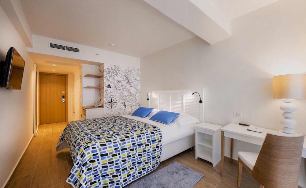 Amadria Park Beach Hotel Jure — Hotel rooms in Šibenik, Šibenik-Knin