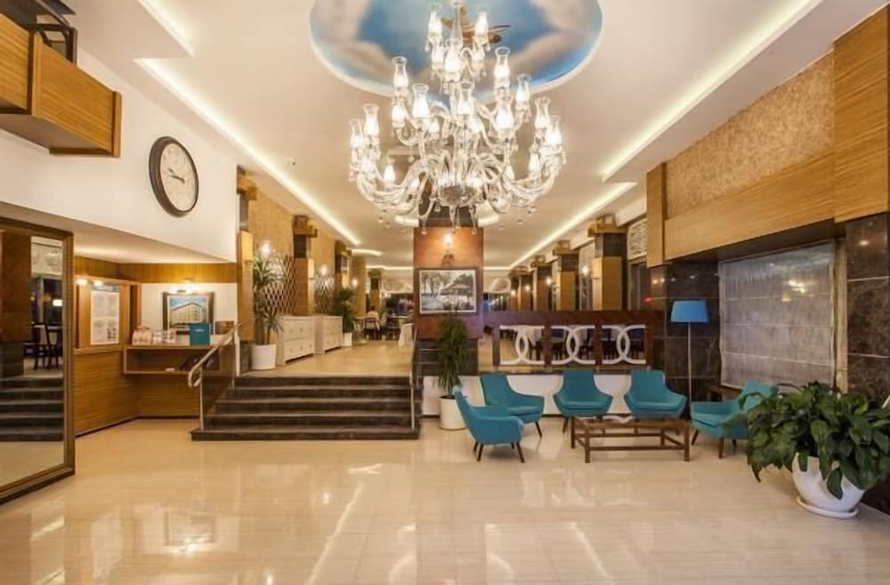 Parador Beach Hotel — Hotel building in Alanya