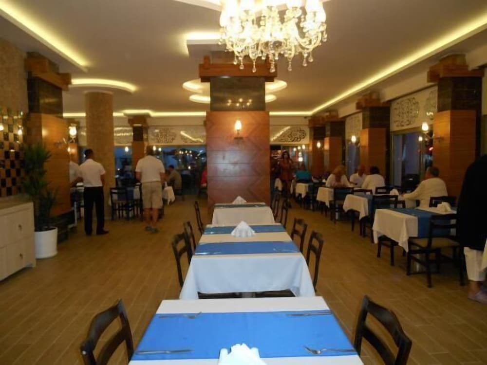 Parador Beach Hotel — Restaurant & bars in Alanya