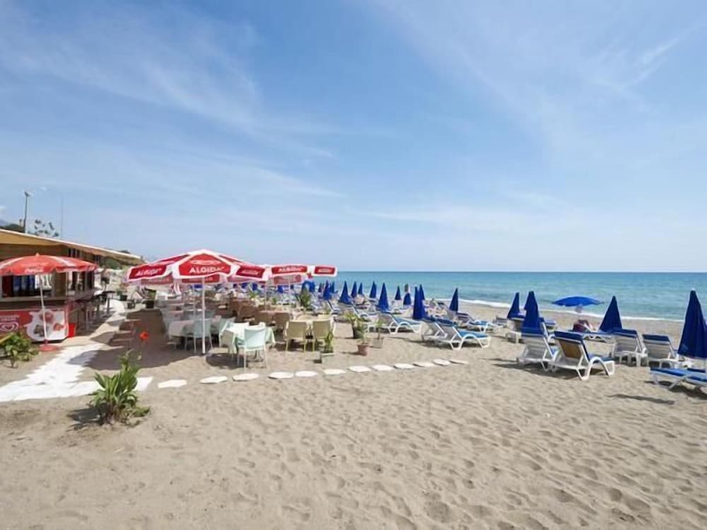 Parador Beach Hotel — Beach in Alanya