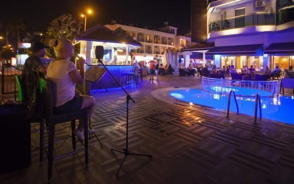 Parador Beach Hotel — Restaurant & bars in Alanya