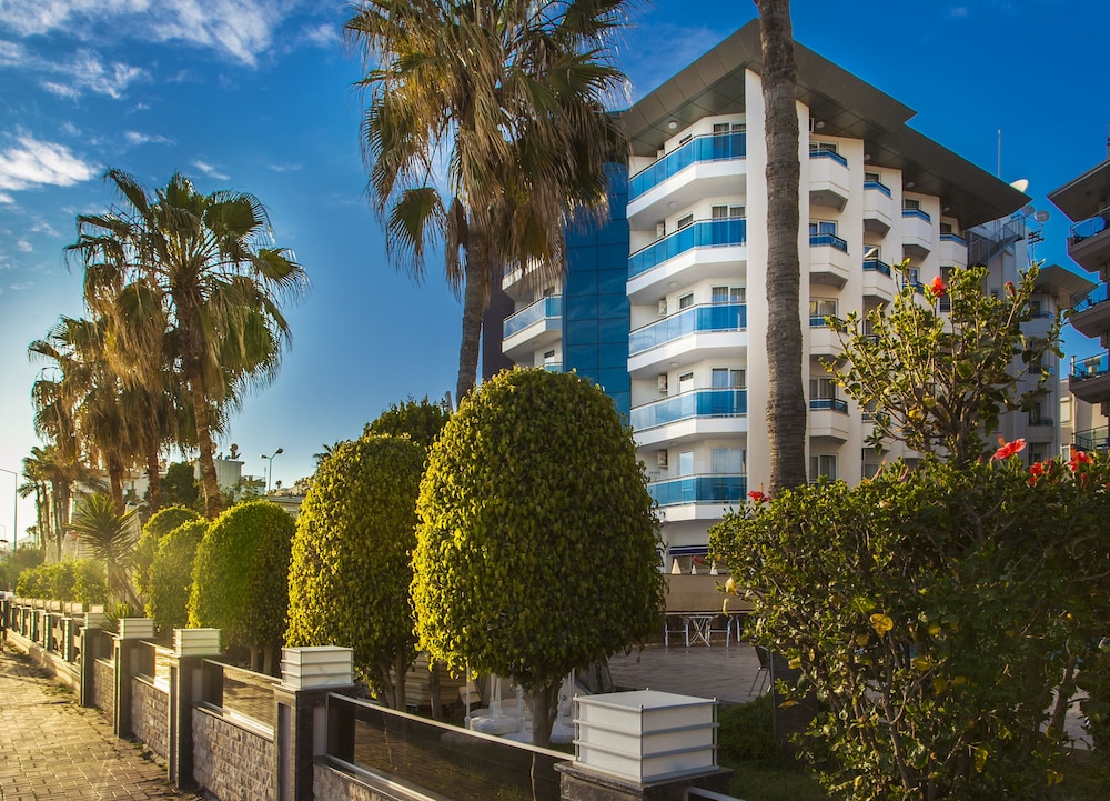 Parador Beach Hotel — Hotel building in Alanya