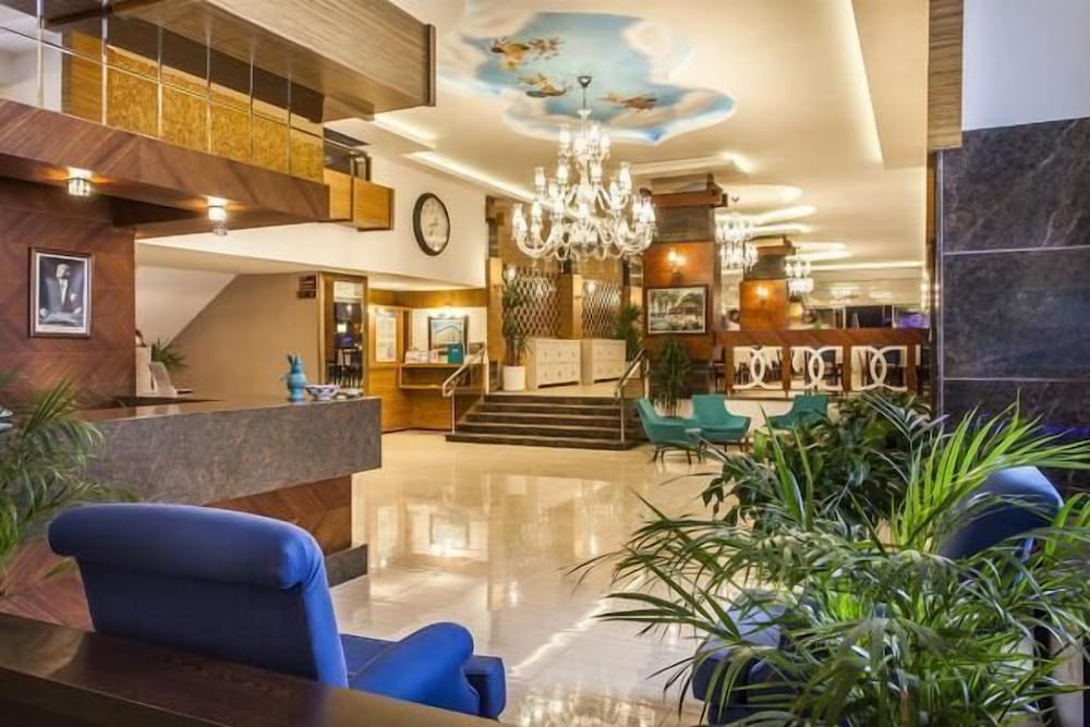Parador Beach Hotel — Hotel building in Alanya