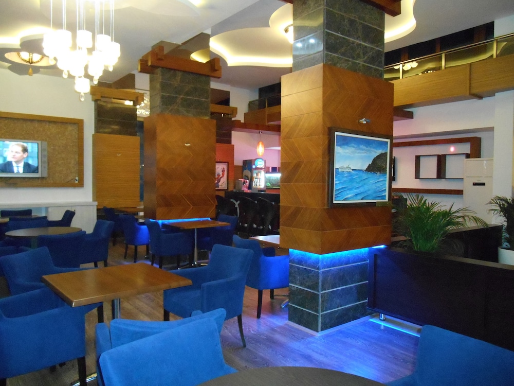 Parador Beach Hotel — Restaurant & bars in Alanya