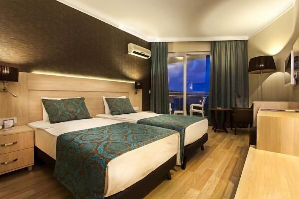 Parador Beach Hotel — Hotel rooms in Alanya