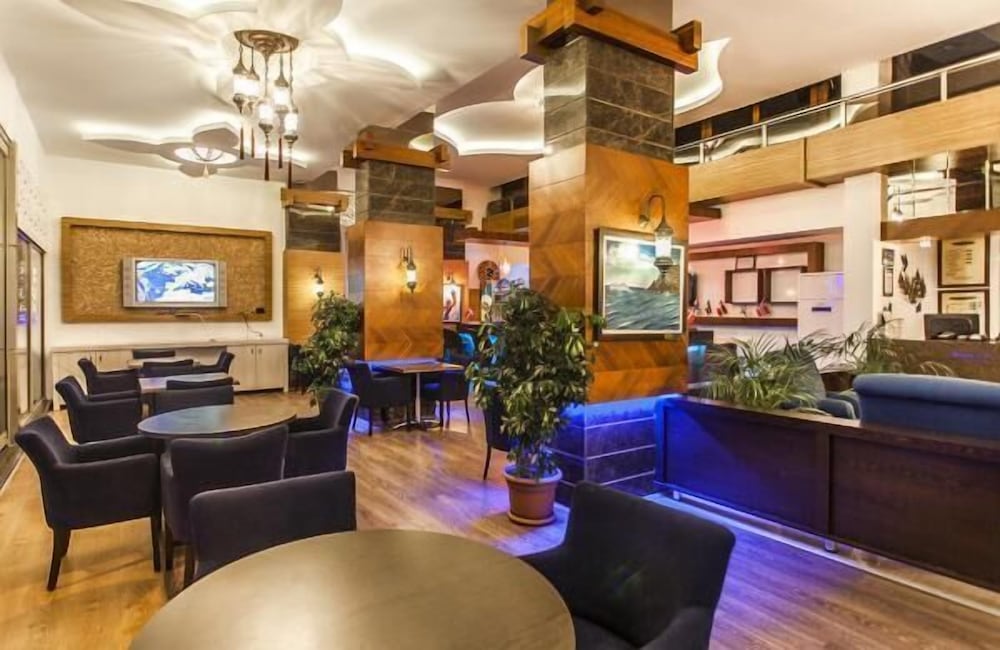 Parador Beach Hotel — Restaurant & bars in Alanya