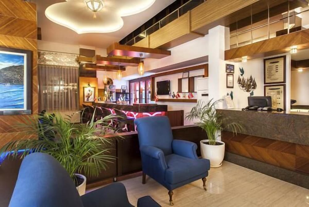 Parador Beach Hotel — Hotel building in Alanya